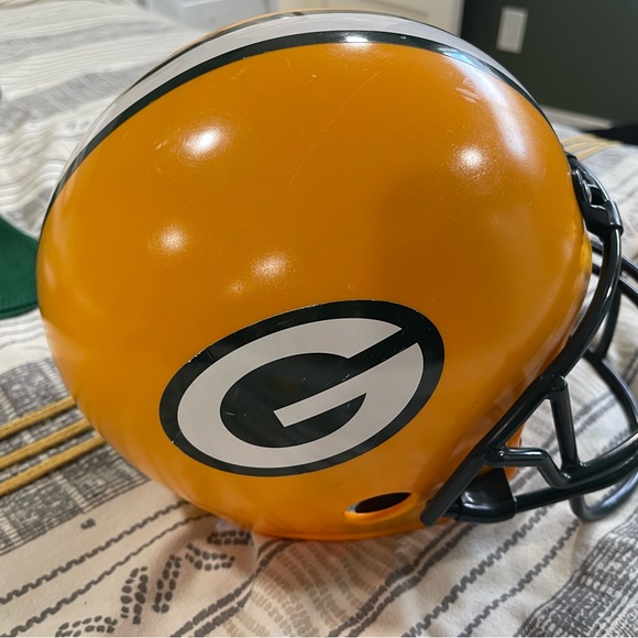Like new Green Bay Packers football uniform - Picture 4 of 15